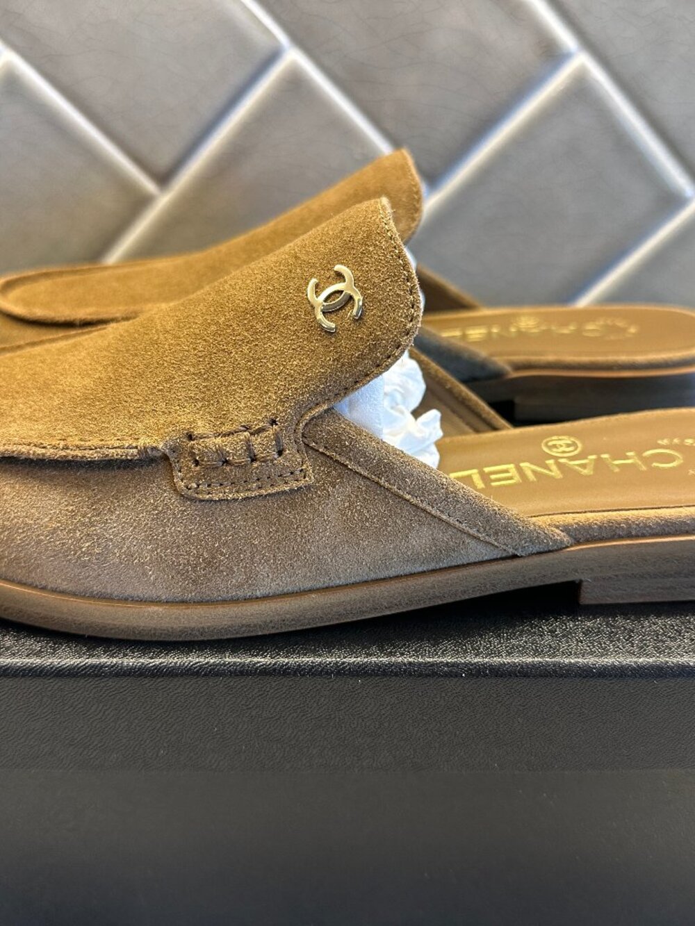 NWT Chanel Interlocking CC Logo Mules (Spring Summer 2026 Pre-collection) - Picture 4 of 8